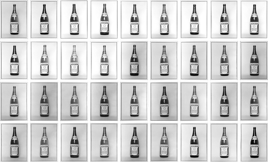 Bottiglie di acqua minerale<br />Serie di 36 fotografie,<br />25 x 36.5 cm ognuna